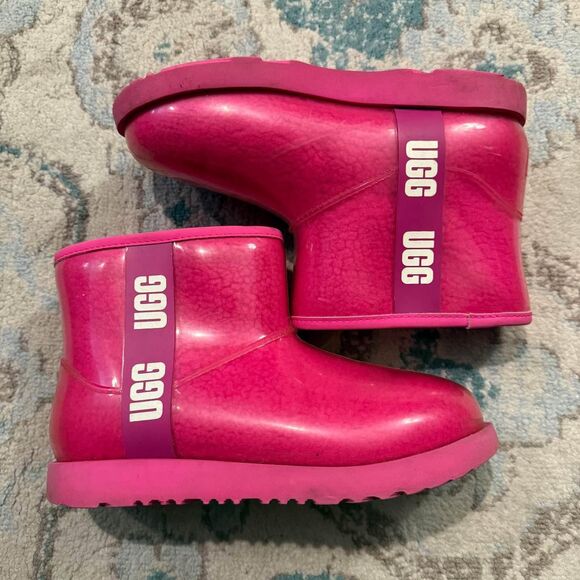 UGG Classic Clear Mini Boot in Hot Pink (Dragon Fruit) Girls Size 5 - Picture 1 of 10